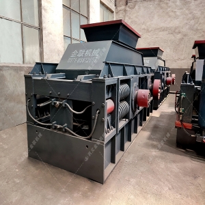 中大型半自動對輥破碎機發往河南洛陽處理河卵石