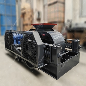 2pgc小型雙齒輥破碎機發(fā)貨圖片_發(fā)往四川攀枝花_粉碎焦炭