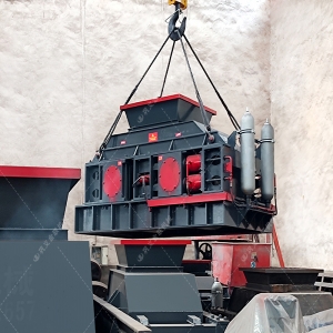 2PG1200x800型液壓直聯(lián)對輥破碎制砂機發(fā)貨