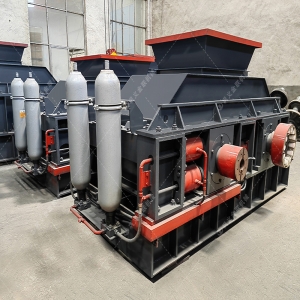 2PGY1208大型液壓對輥制砂機(jī)發(fā)貨 發(fā)往吉林