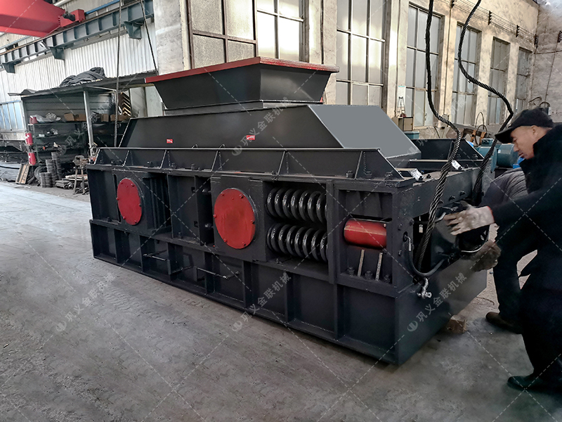 煤矸石對輥破碎機的出料粒度能達到多少？產量多大？