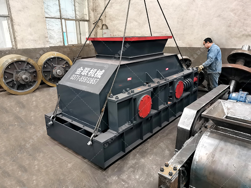 處理玄武巖、鵝卵石成沙的小型對輥制砂機產(chǎn)量多大？