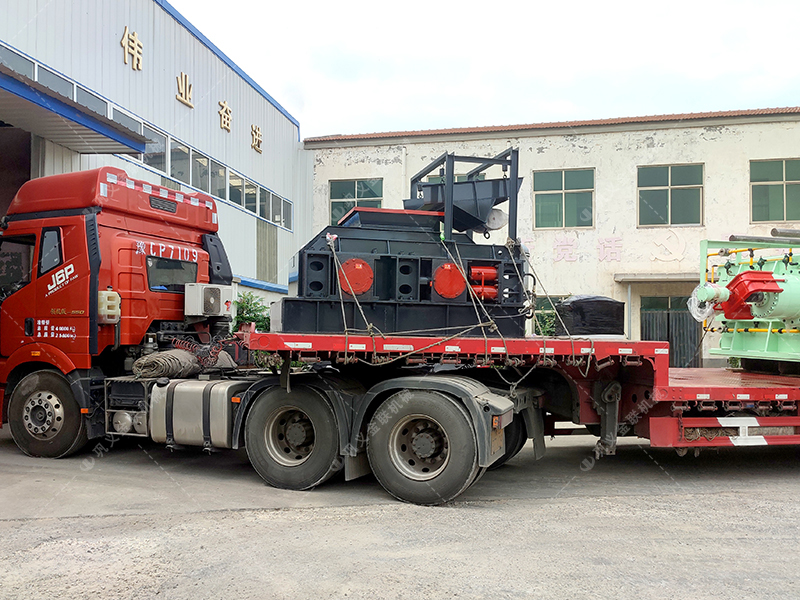 1000x700全自動液壓對輥制砂機設(shè)備發(fā)貨圖片