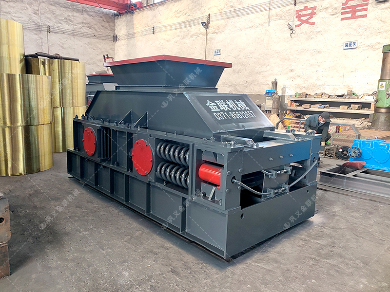 2PGY1200x800半自動(dòng)液壓對輥破碎機(jī)發(fā)貨圖片