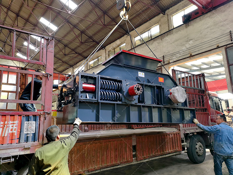2PG1200x800大型對輥制砂機發貨 發往廣東