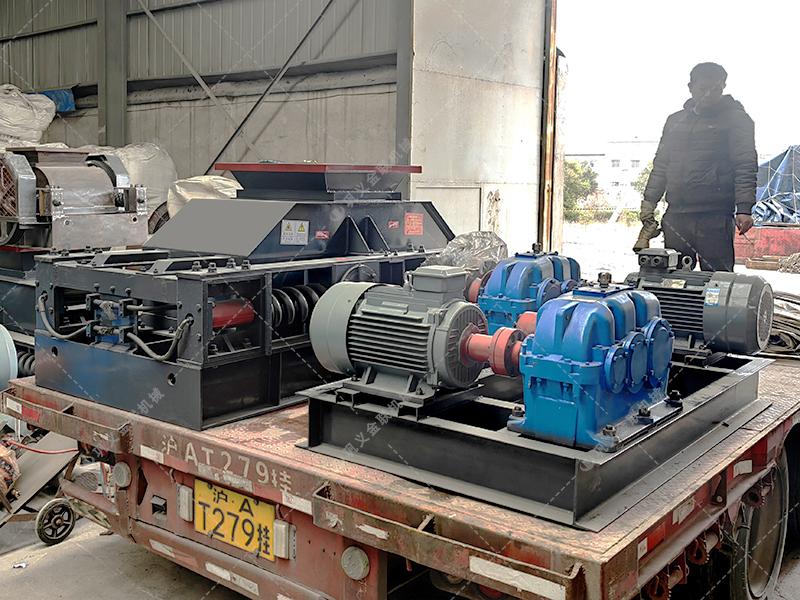 2PG800X600對輥破碎機發貨圖片_發往重慶_鵝卵石制砂