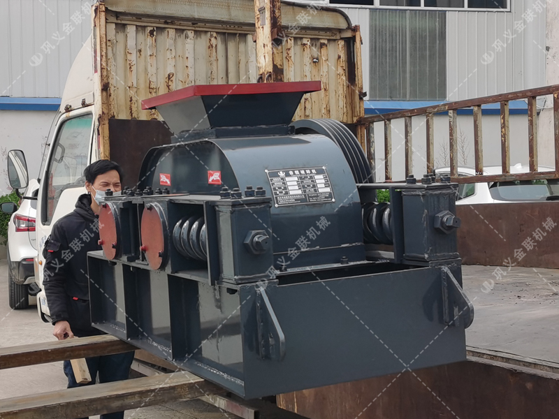 2PGC400*250小型雙齒輥破碎機發貨圖片_發往浙江海寧_破碎礦石