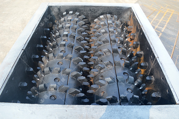 強力雙齒輥破碎機-大型狼牙輥破碎機-分級齒輥式破碎機結構特點