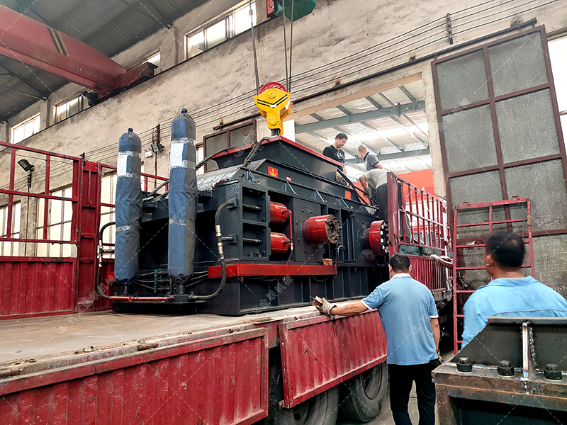 石子制砂用什么設(shè)備好？液壓對輥破碎機(jī)的優(yōu)勢解析