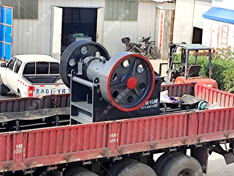 顎破與對輥破碎機：哪種更節省地將石頭破碎成石子？